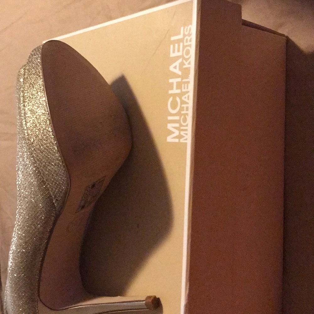 Shoes - Picture 2 of 4